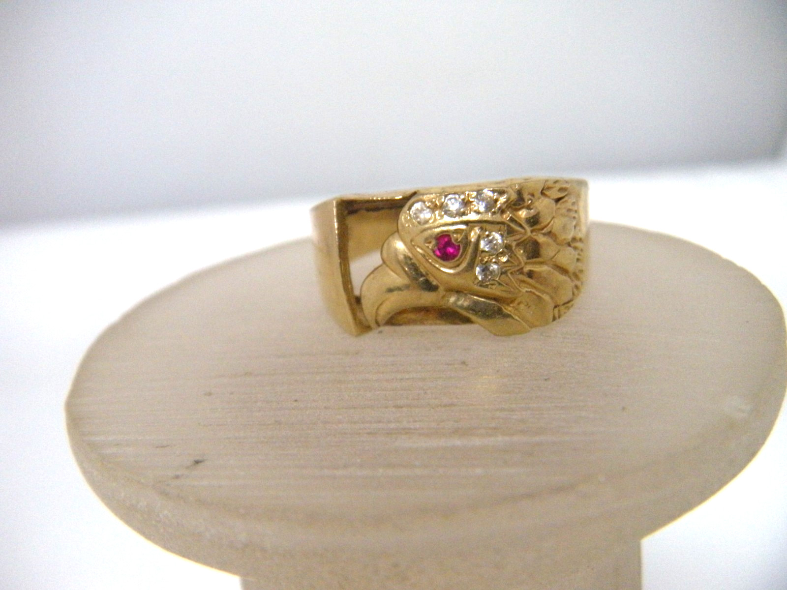 Vintage 14K Yellow Gold Eagle Head Ring Diamonds Ruby 7.6 grams Size 9.75