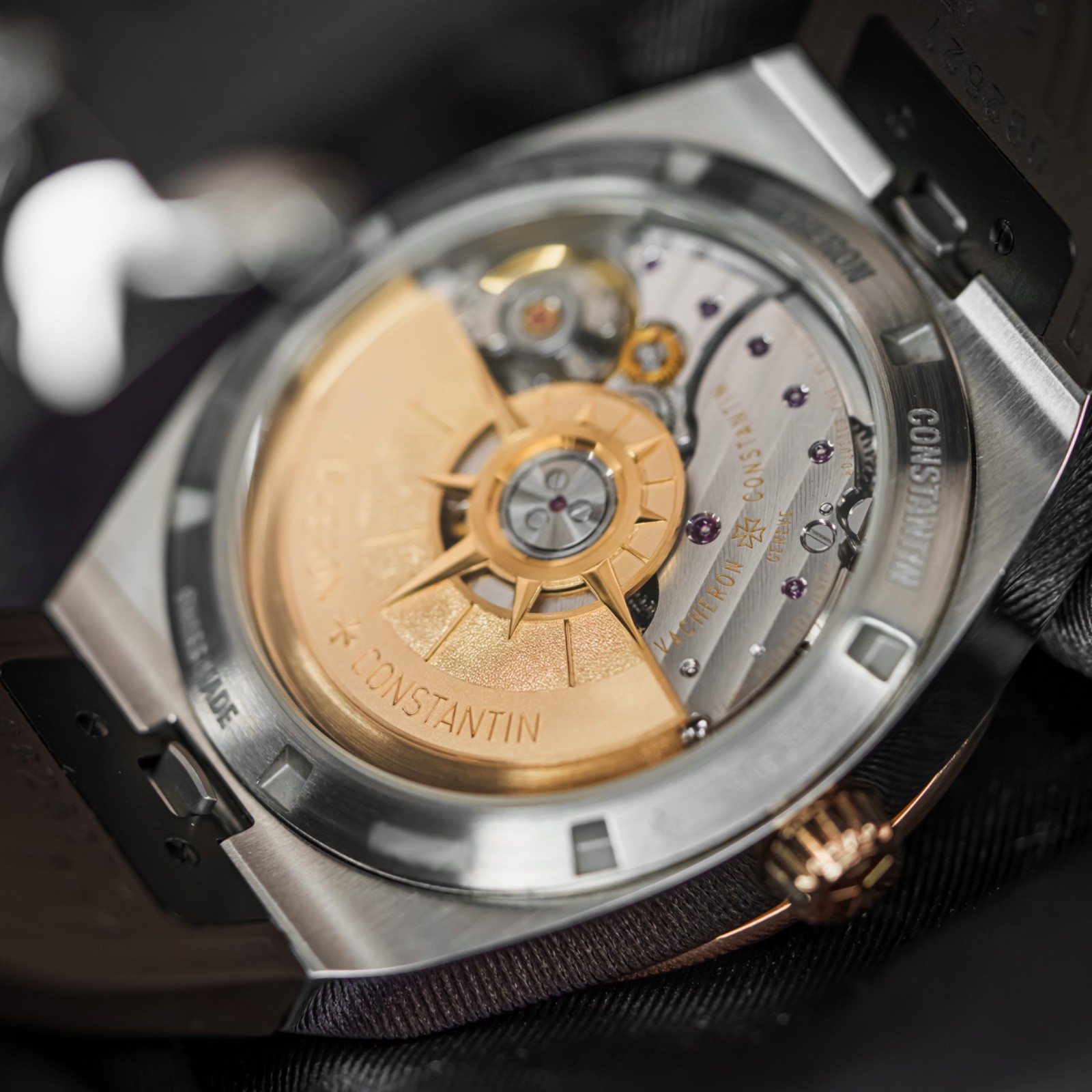 New Vacheron Constantin Overseas 41 Gold Silver Dial Complete 4500V/000M-B127
