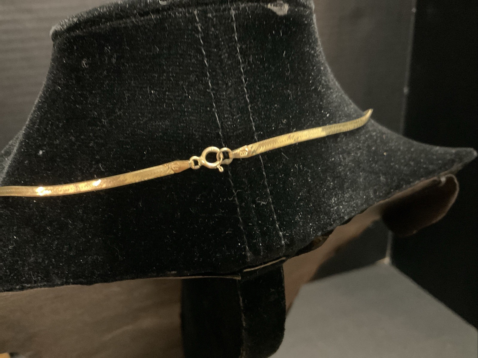 Italian 10k Yellow Gold Herringbone Chain Necklace 24″ 2mm 3 grams Marked 417