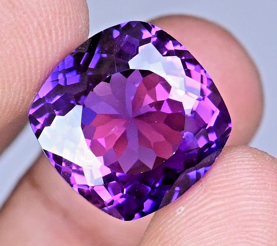 Very Clean Natural Purple Pink Tanzanite 21.25 Ct Certified Flawless Gemstone