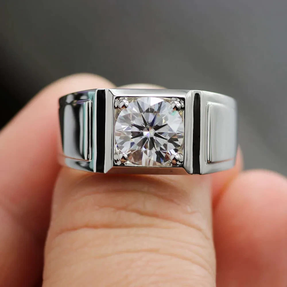 2.50Ct Round-Cut VVS1 Moissanite Men’s Engagement Ring 14K White Gold Plated