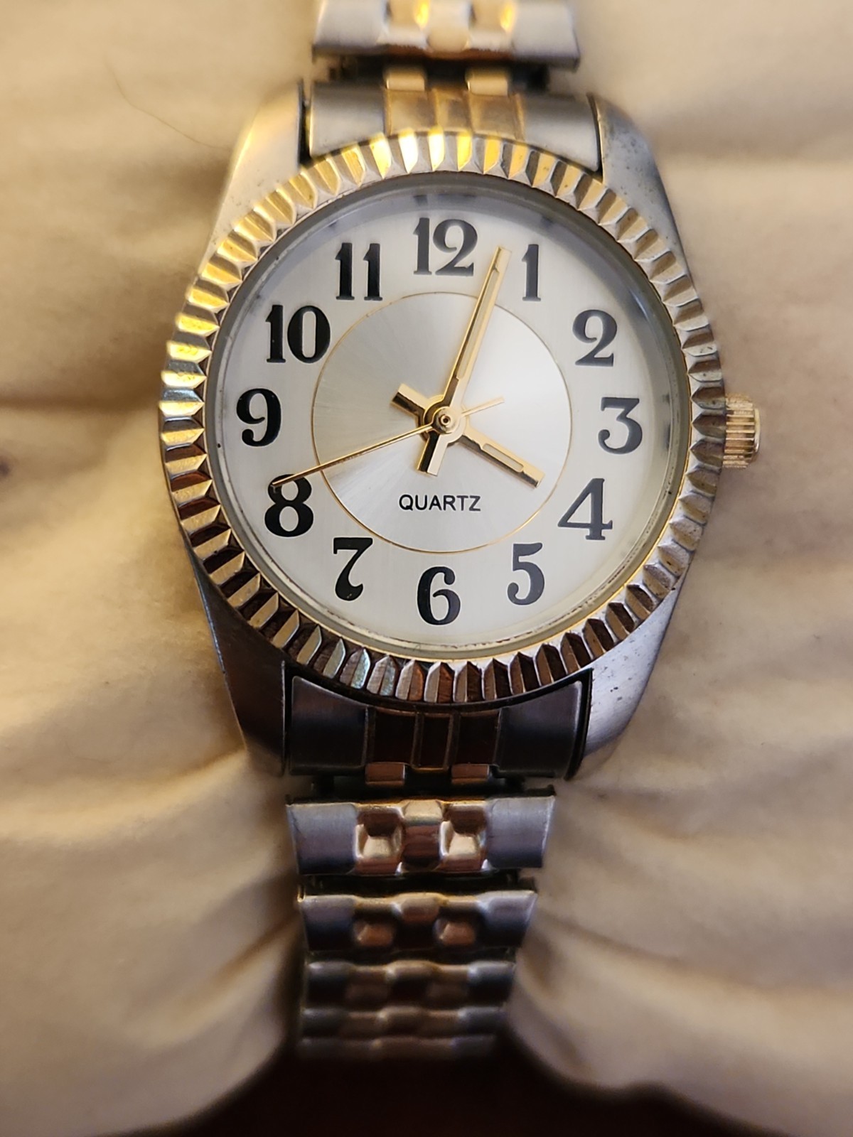 Lady’s Vintage Quartz Sliver And Goldtone Stretch Band Watch, Works, New Battery