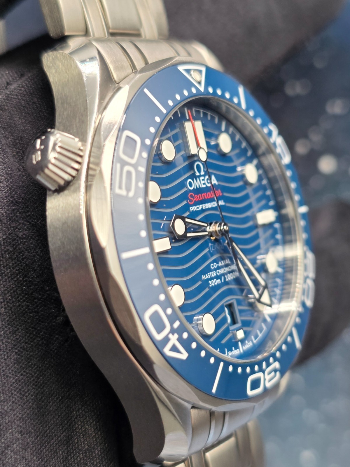 OMEGA Seamaster Diver 300M Blue “Wave” Dial 210.30.42.20.03.001 Excellent
