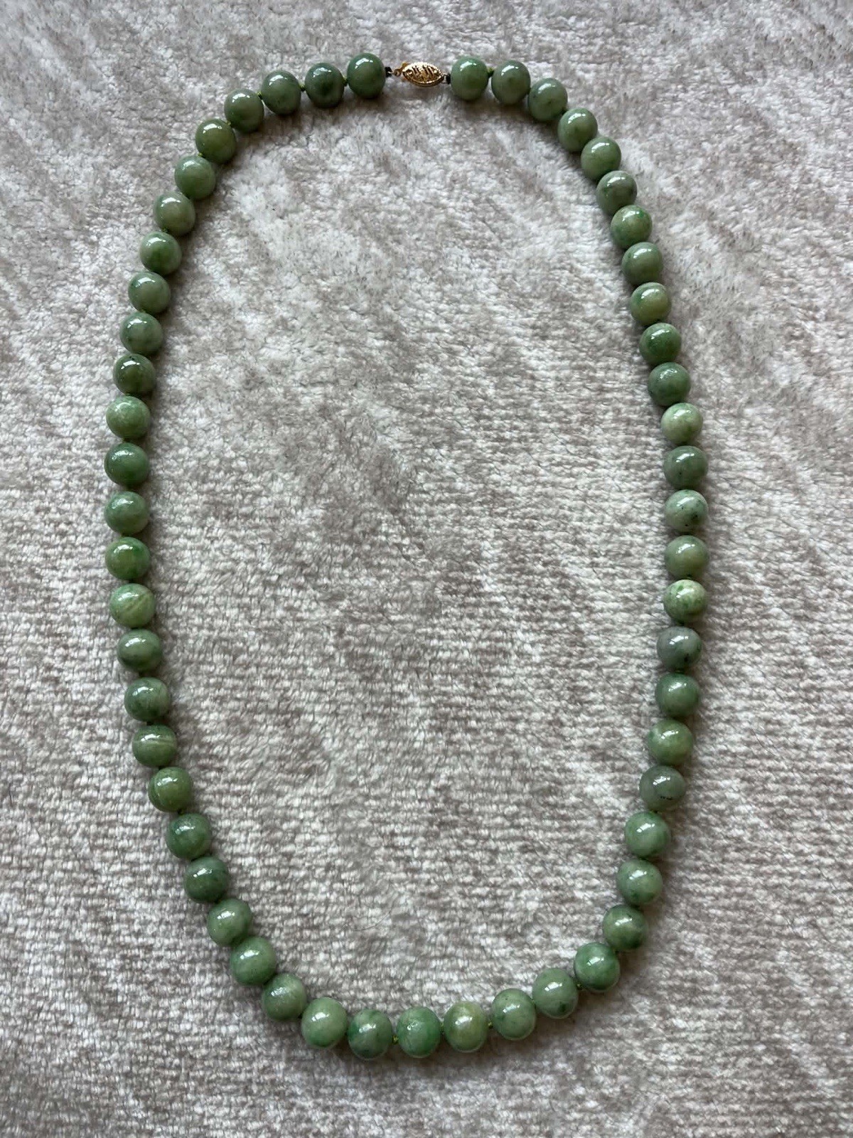 Green Jadeite Round Beaded Necklace Strand 14K Yellow Gold Barrel Clasp Signed