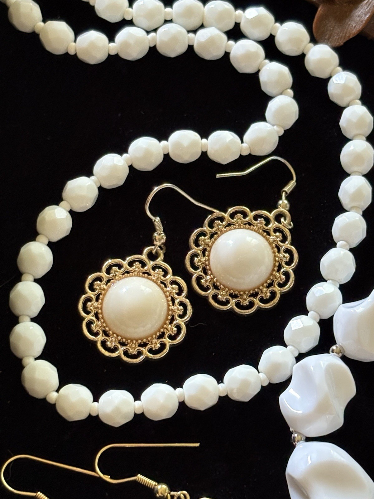 VTG Mix Estate Jewelry Lot 25pc White & Gold Tone Rhinestone Lucite All Wearable
