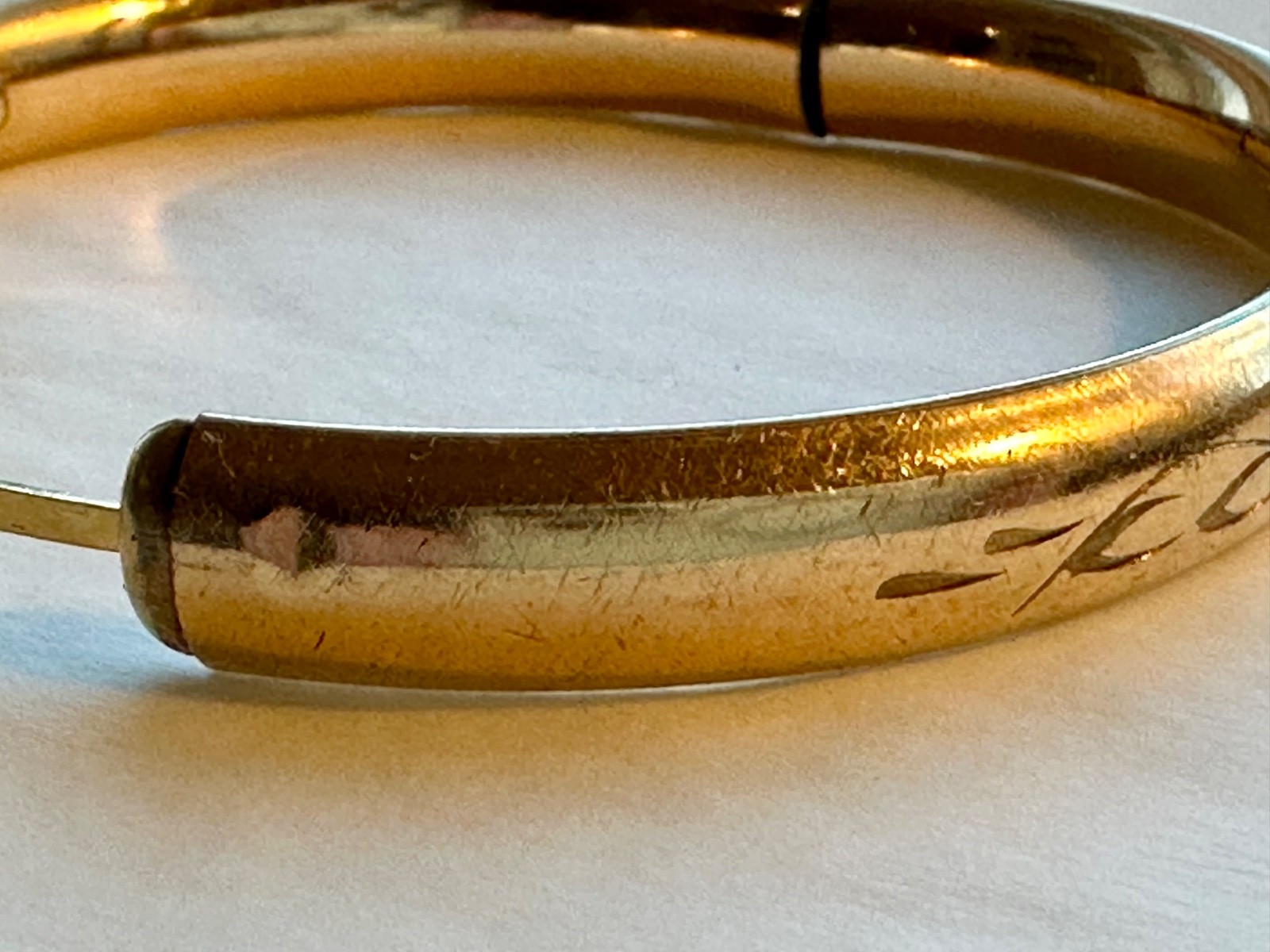 Vtg Winard 12K Gold Filled Hinged Bangle floral Etched secure w/ Bar