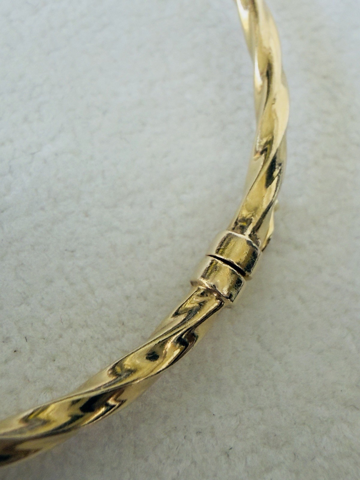 Vintage 14k Yellow Gold Twisted Rope Hollow Bangle Bracelet 6.3 Inches. 4.1gr