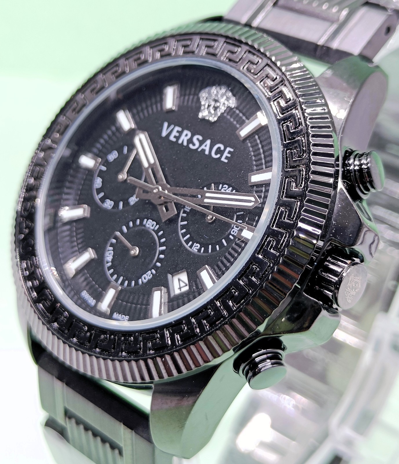 Fantastic Versace Chronograph Date Indicator Analog Men’s Wrist Watch