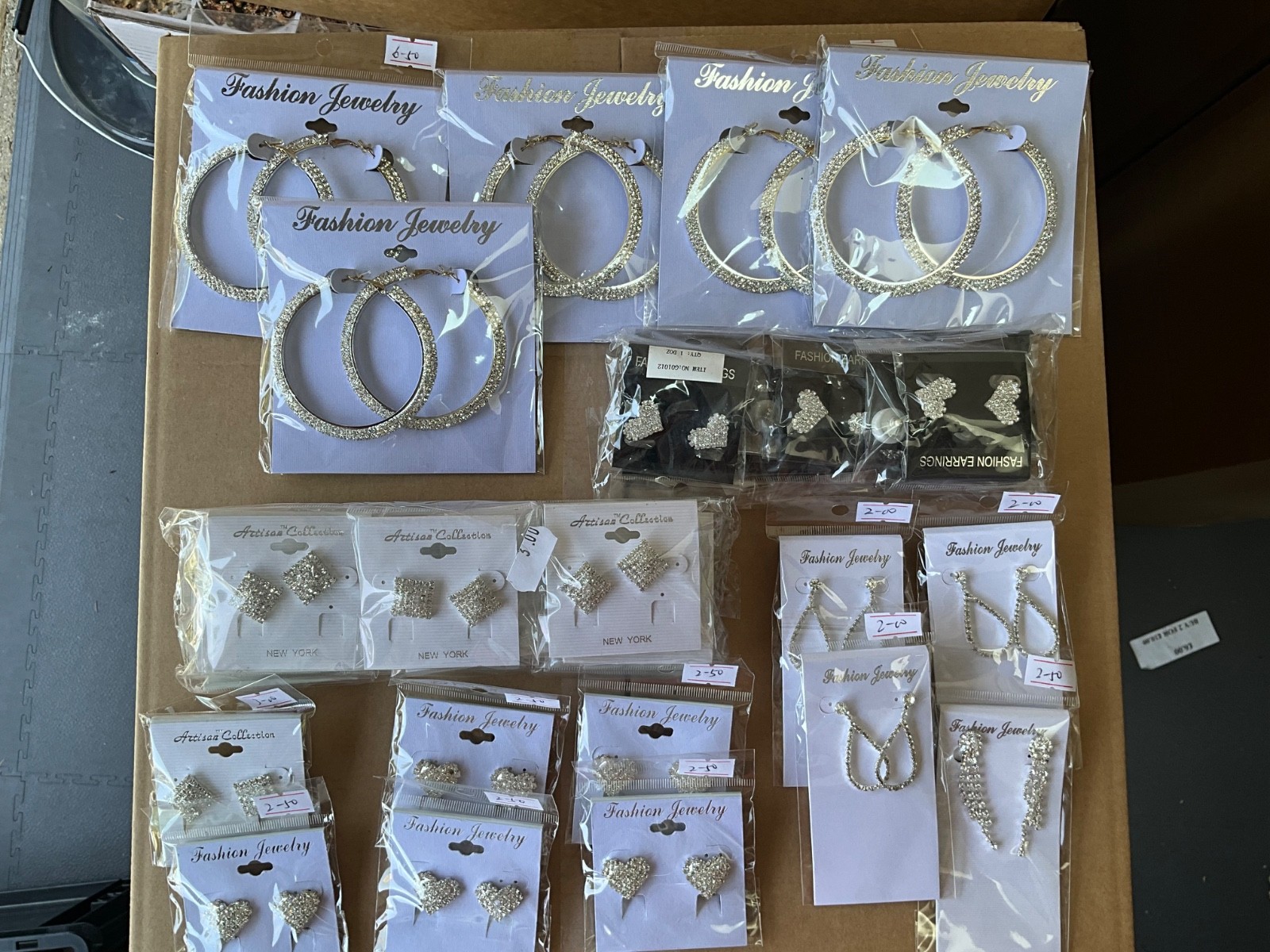 costume jewelery earrings , approx. 400 items