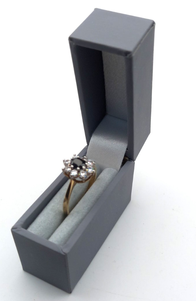 9ct Gold Lab CZ & Sapphire Cluster ring 2 grams size N