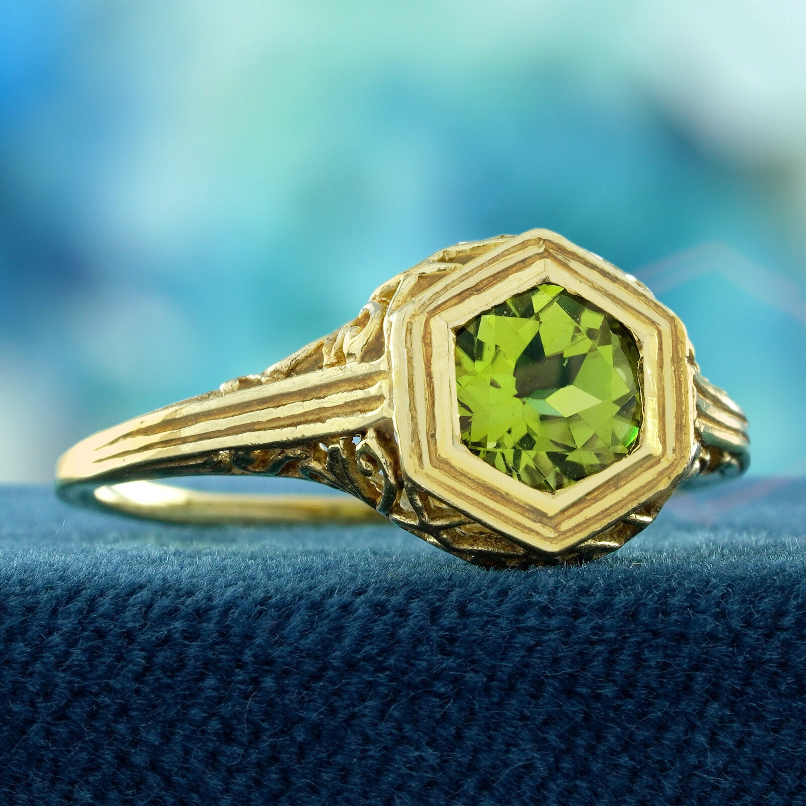 9K Yellow Gold Natural Peridot Vintage Style Filigree Ring