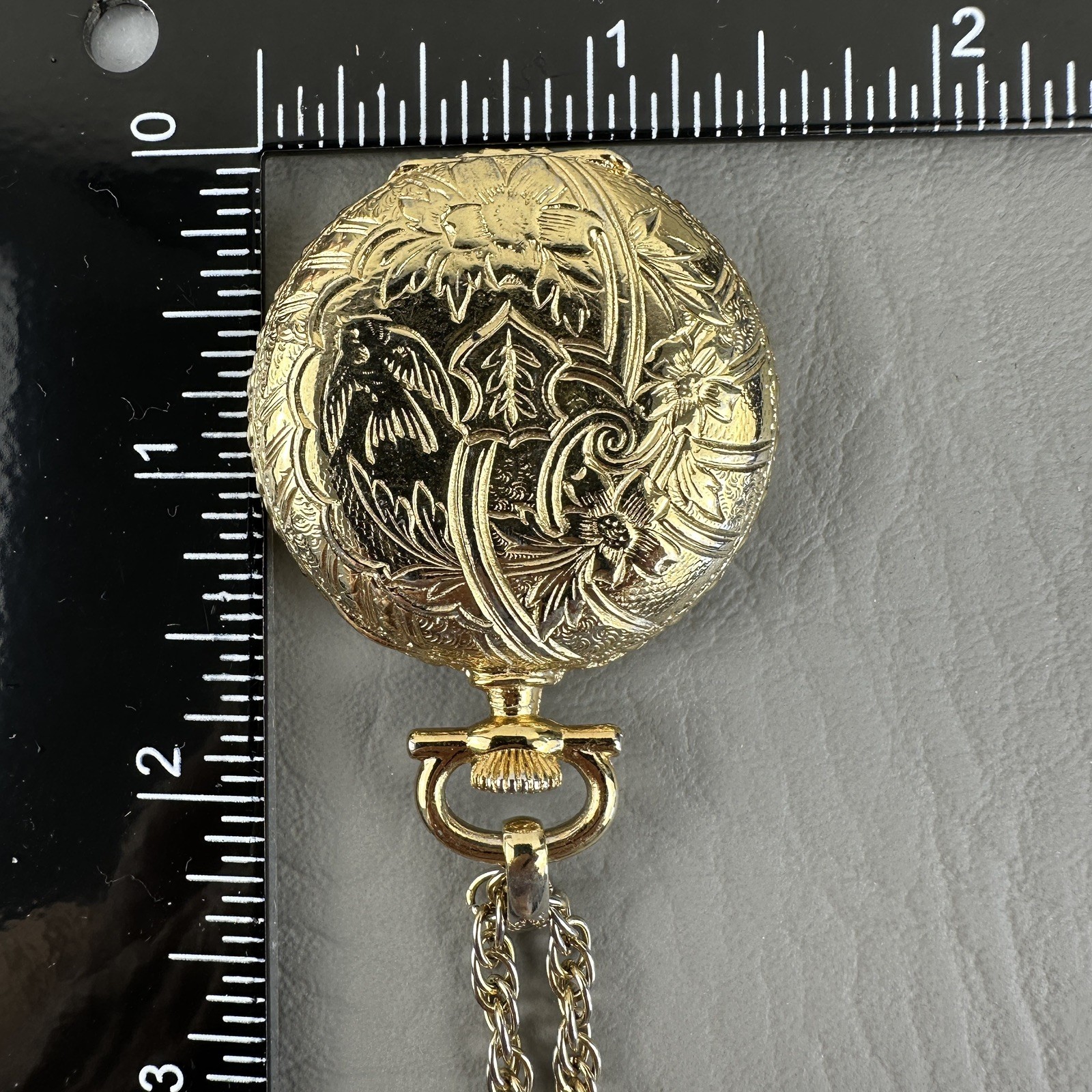Vintage Locket Pendant Necklace Gold Tone Floral Engraved Round 25 “