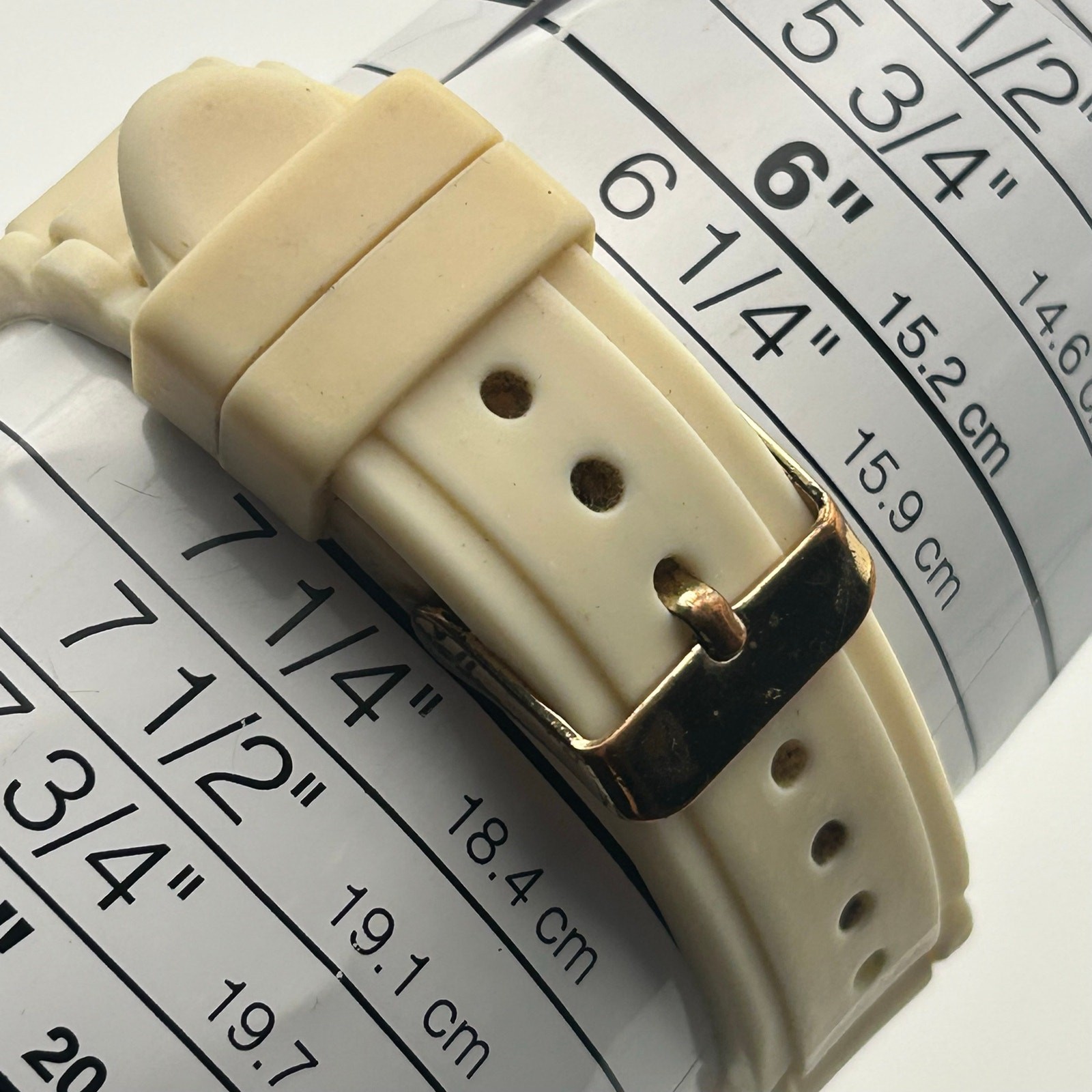 Accutime Watch Corp Women’s Casual Watch White Silicon Band New Battery