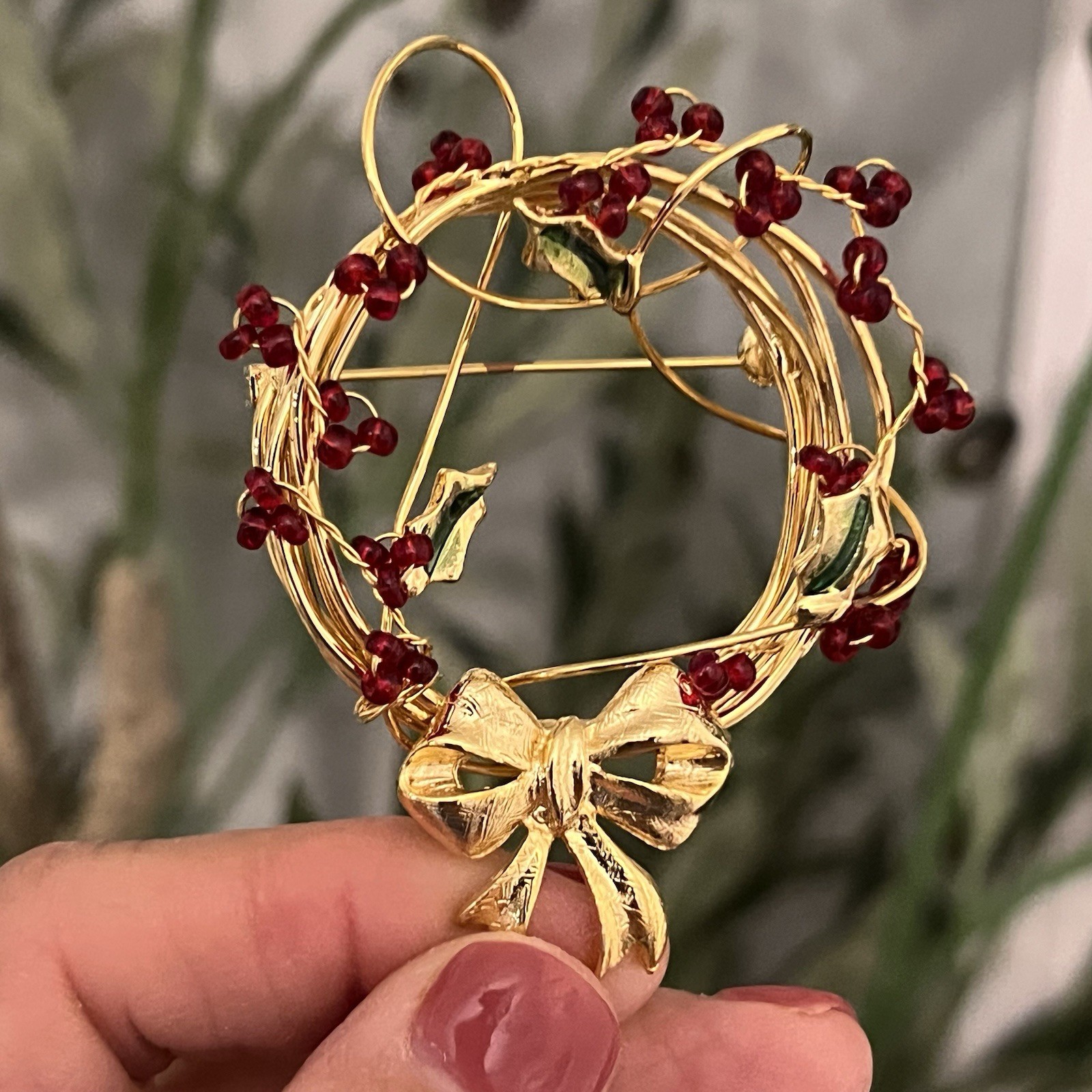 Christmas Holiday Wreath Ring Crystal Like Beaded Berries 2.5″