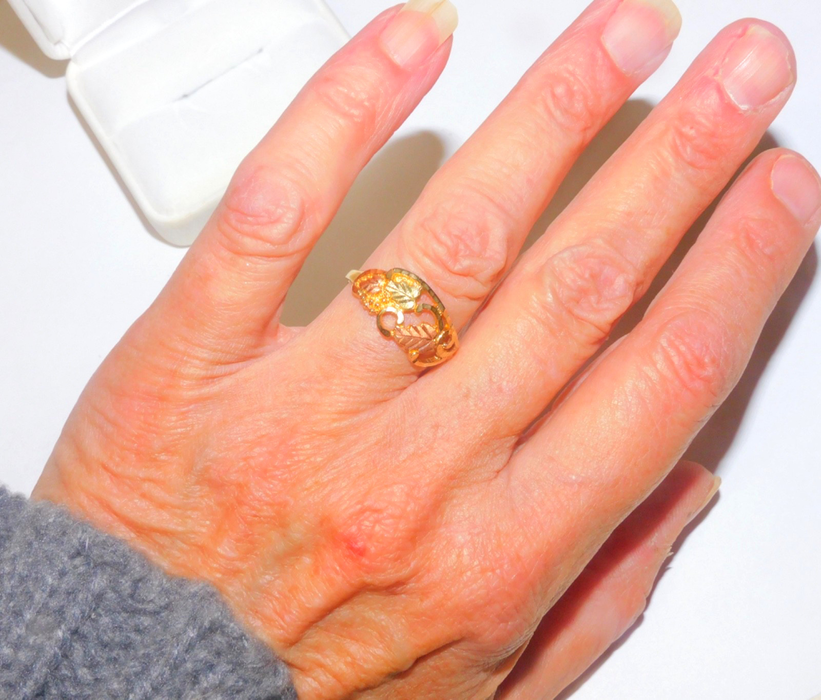 Black Hills Gold 10k Three Leaf Diamond Cut Ring Size 8