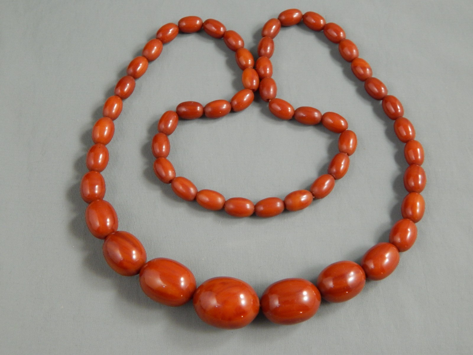 Vintage Marbled Butterscotch Egg Yolk Bakelite Olive Bead Necklace 24″ ~ 46g