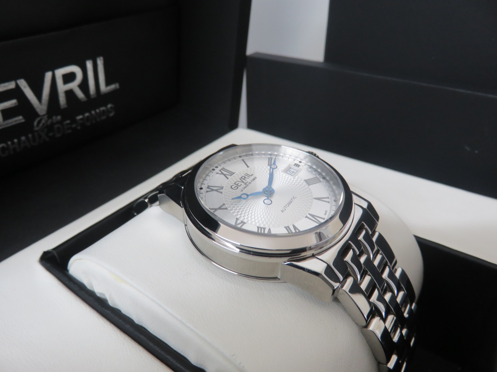 Gevril Mens 2572 Madison Swiss Automatic Selitta Exhibition Caseback Date Watch
