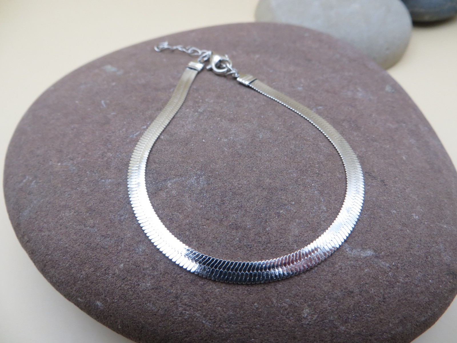 New 8mm Wide Silver-tone Herringbone Chain Bracelet 7″ – 9″ Adjustable #933
