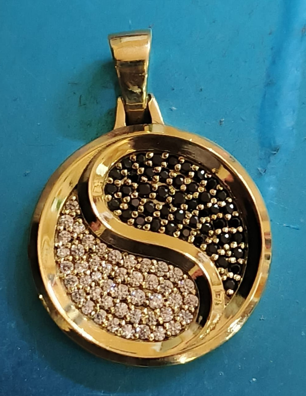 2.1ct Round Cut Simulated White & Black Diamond Pendant 14k Yellow Gold Plated