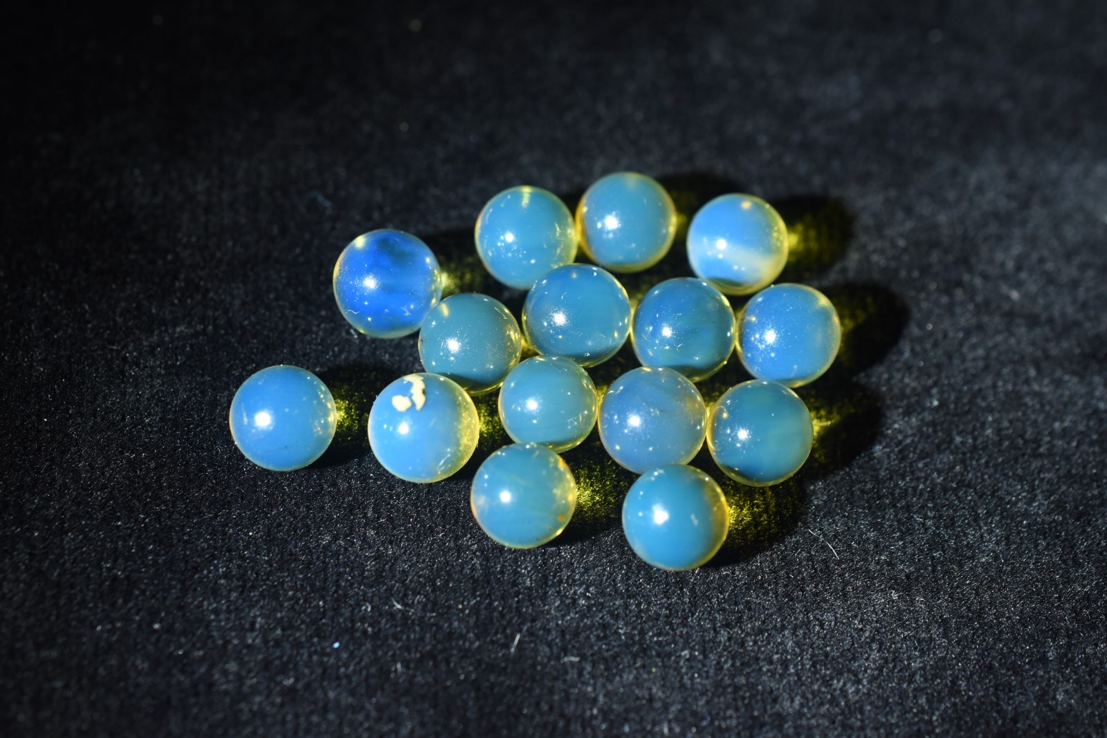 15 Beads Dominican Amber Blue Gemstone Authentic 7.08 mm to 7.83 mm (3.6 g)a1078