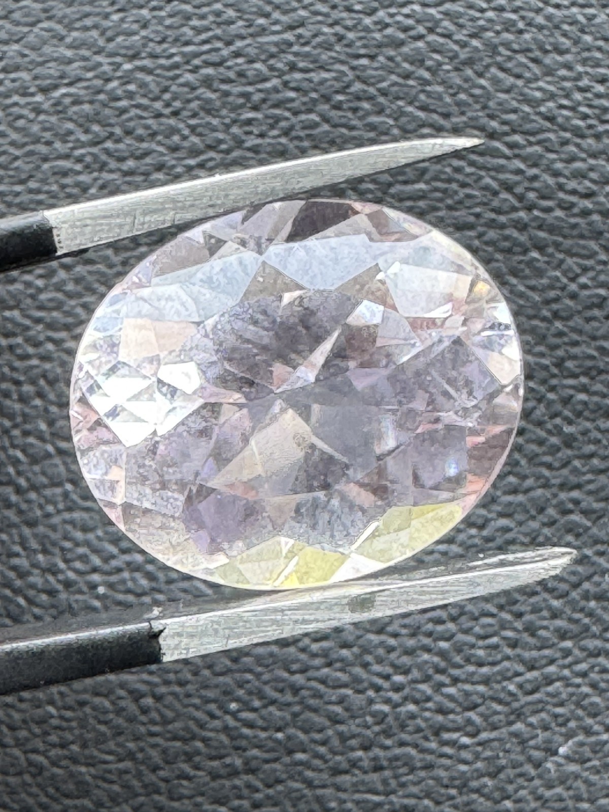 Lavender Pink KUNZITE, 12.7 x 10.8 mm Oval. 6.48 Carats. Clean