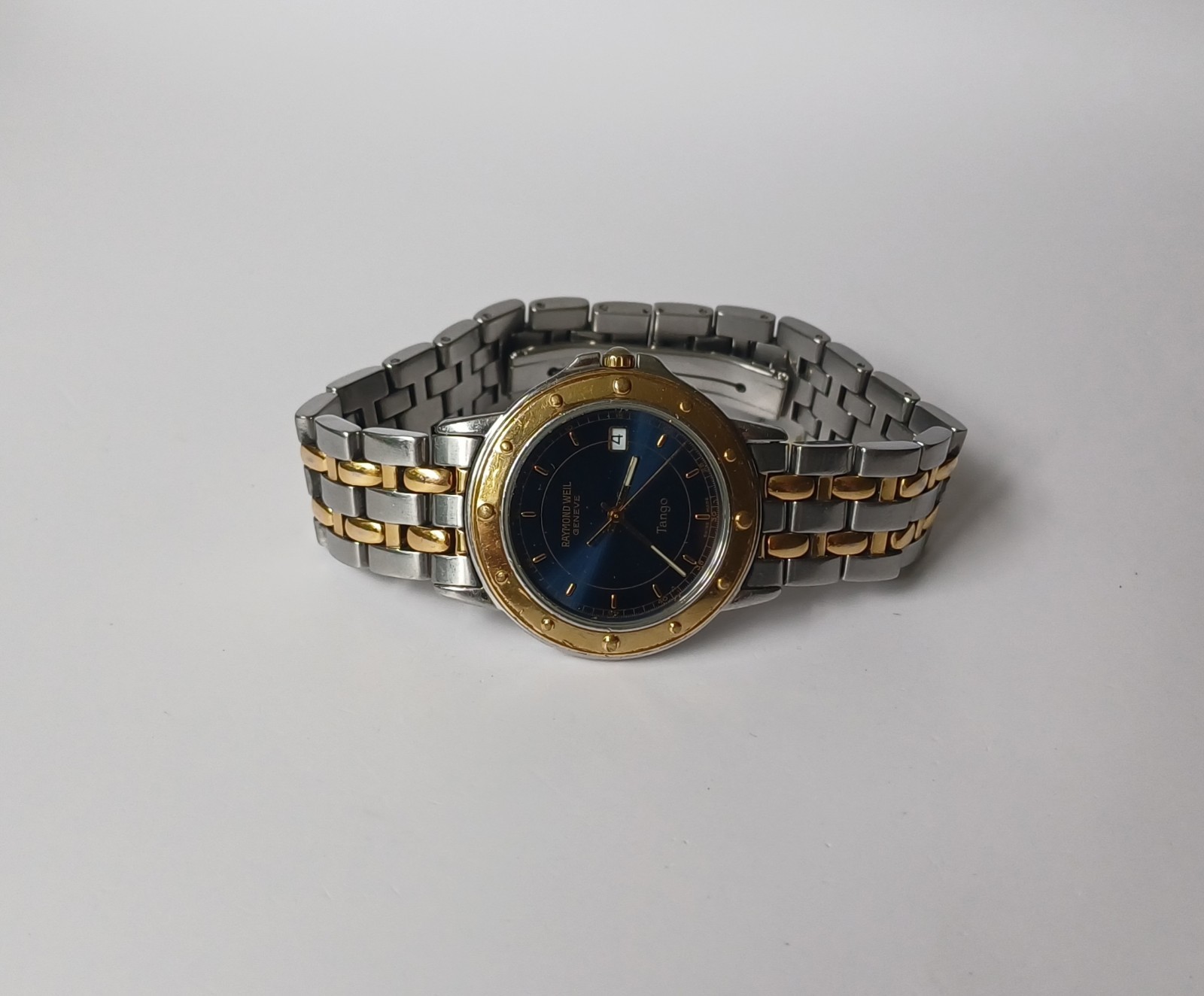 Raymond Weil 5560 Gents Two Tone Blue Dial Sapphire Crystal Quartz Watch, 34 mm