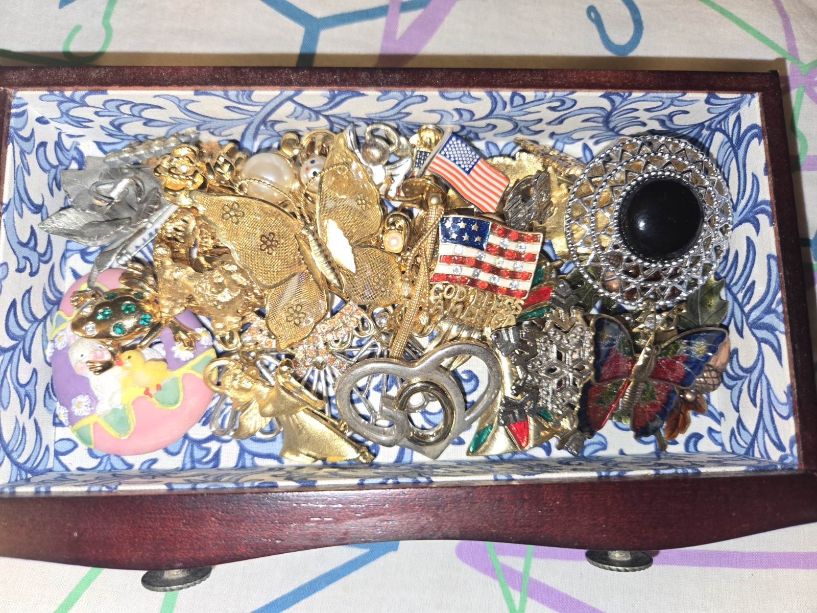 HUGE Avon Vintage Jewelry Lot, Earrings, Pins/Brooch, Necklaces, Bracelet, Rings