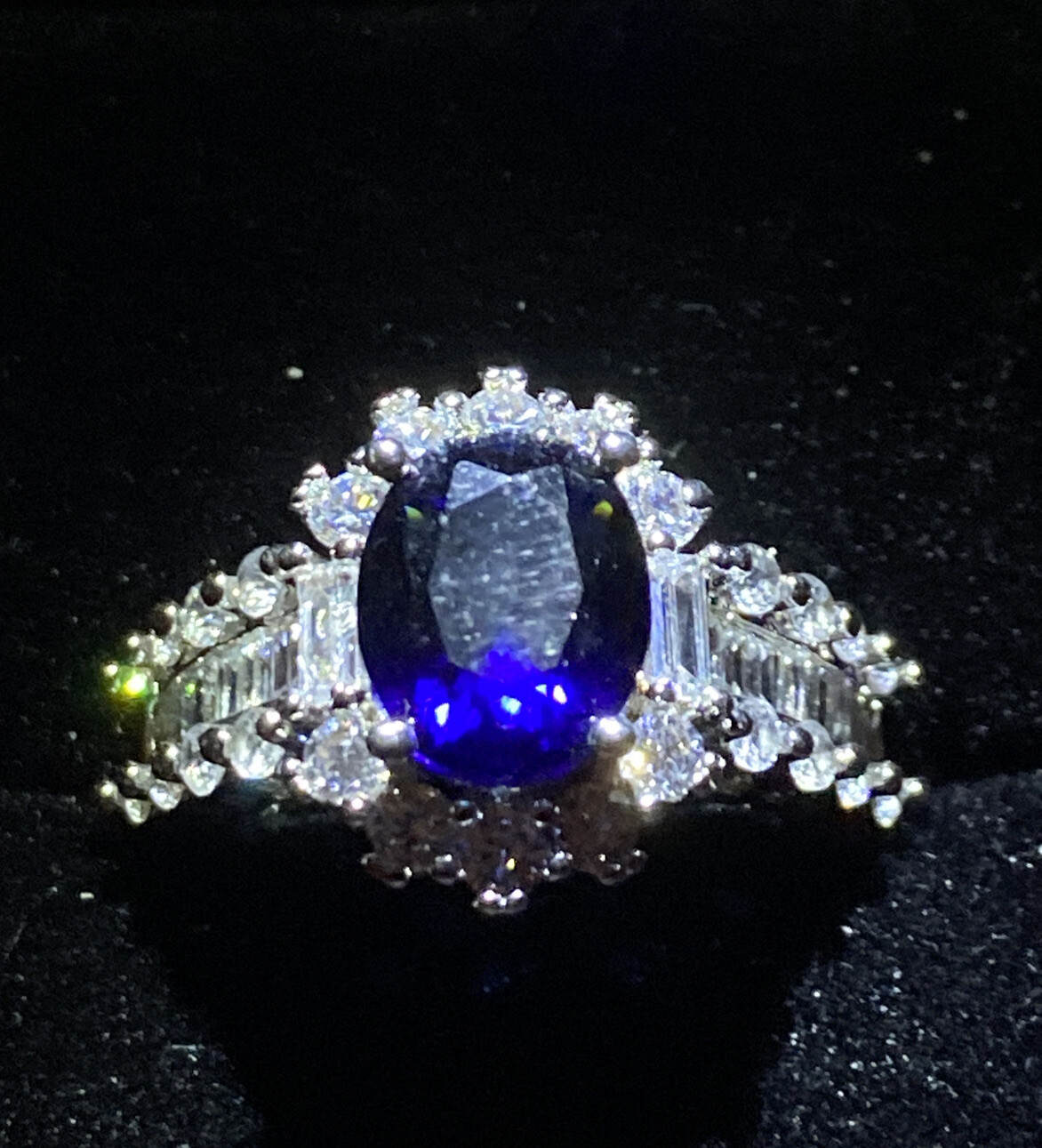 BLUE gem CLUSTER RING. BAGUETTE CUT ON BAND.SILVER SIZE O.(55)