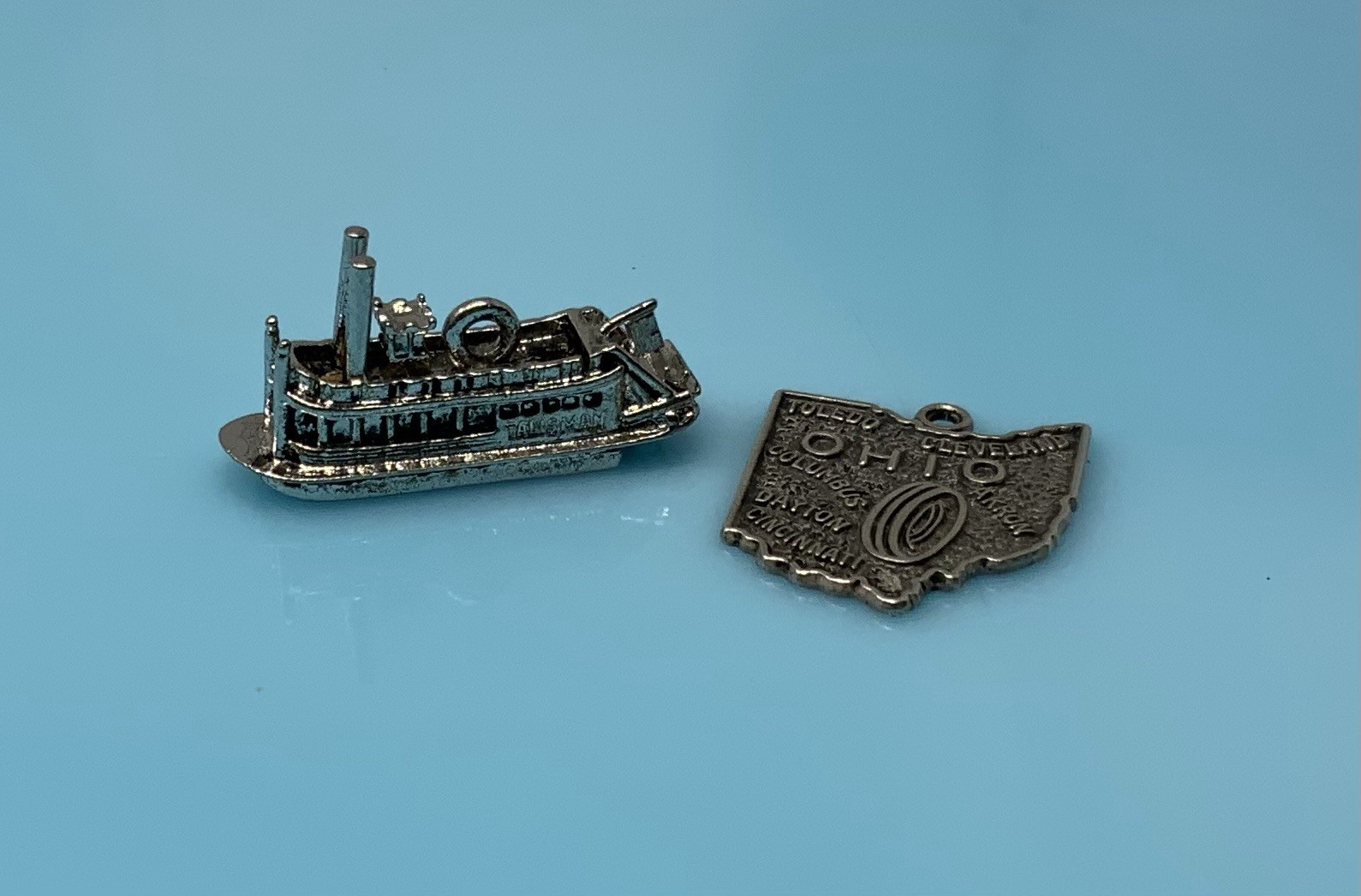 Vintage Kinney Delta Queen Cincinnati Ohio Riverboat Charm State Ohio 7.8g