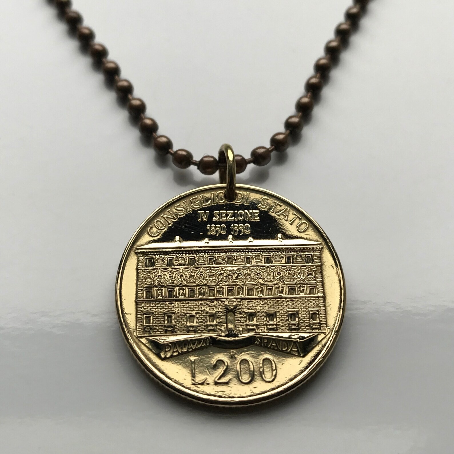 1990 Italy 200 Lire coin pendant Palazzo Spada Piazza di Capo Ferro Rome n003345