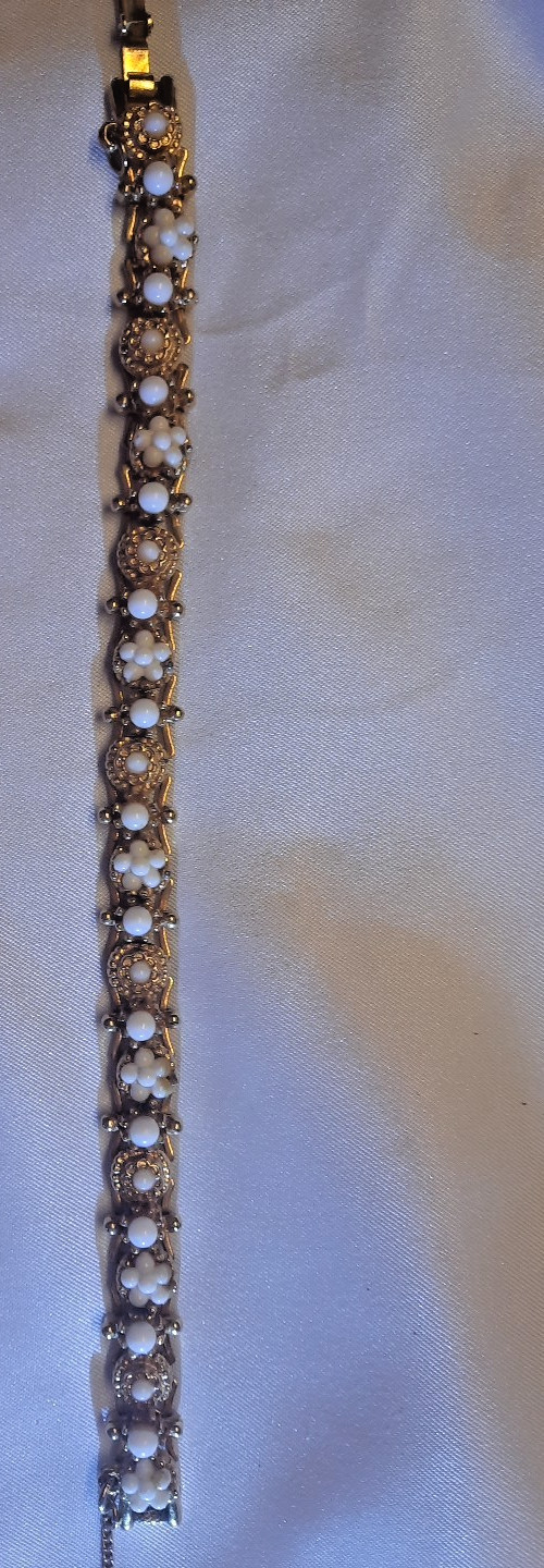 Vtg Goldtone Bracelet w/ White Stones 27 Grams 7 To 9.5 inches extender