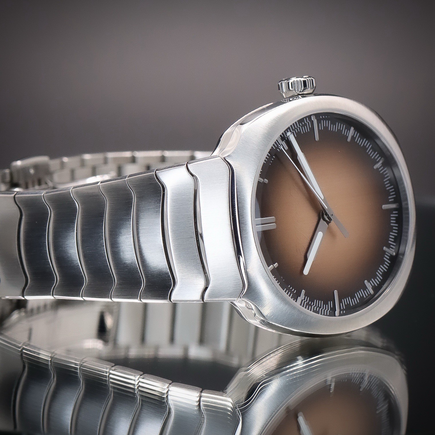H. MOSER & CIE. Streamliner Centre Seconds “Smoked Salmon” 6200-1207 Full Set