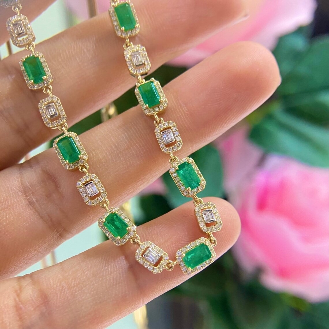 14K Yellow SILVER 925 2.75ct Emerald and 0.24ct Diamonds Necklace.