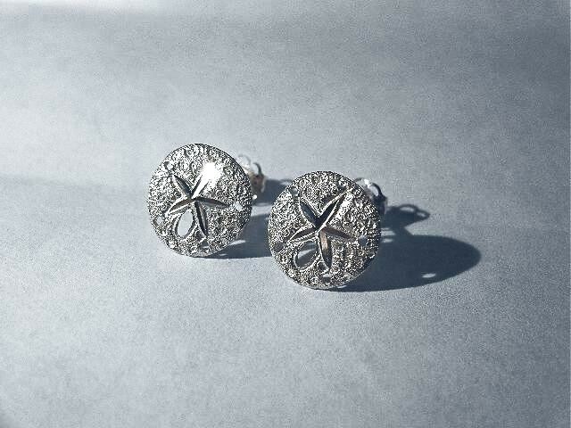 9.5MM 14K WHITE GOLD SHINY TEXTURED DC HAWAIIAN SAND DOLLAR SMALL STUD EARRINGS
