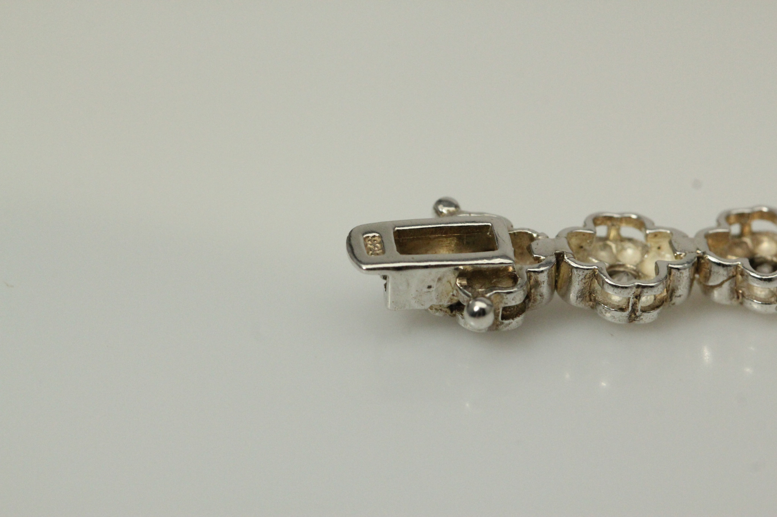 925 Silver Floral Four Leaf Clover Design CZ Stones Bracelet 20.1 Grams (BR4861)