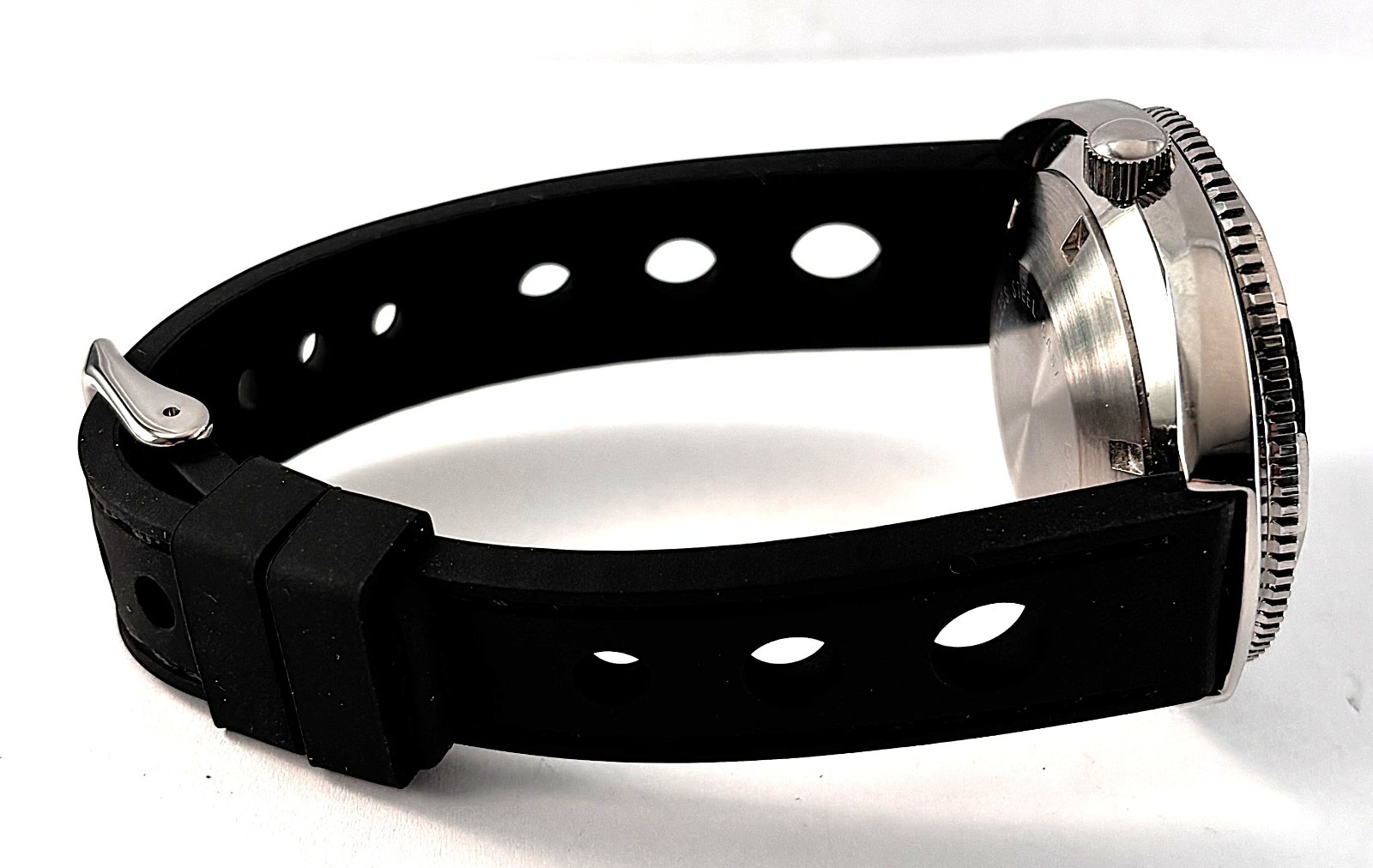 Vintage Gruen Autowind Stainless Steel 1500 Feet True Diver Mens Watch 17J 1970