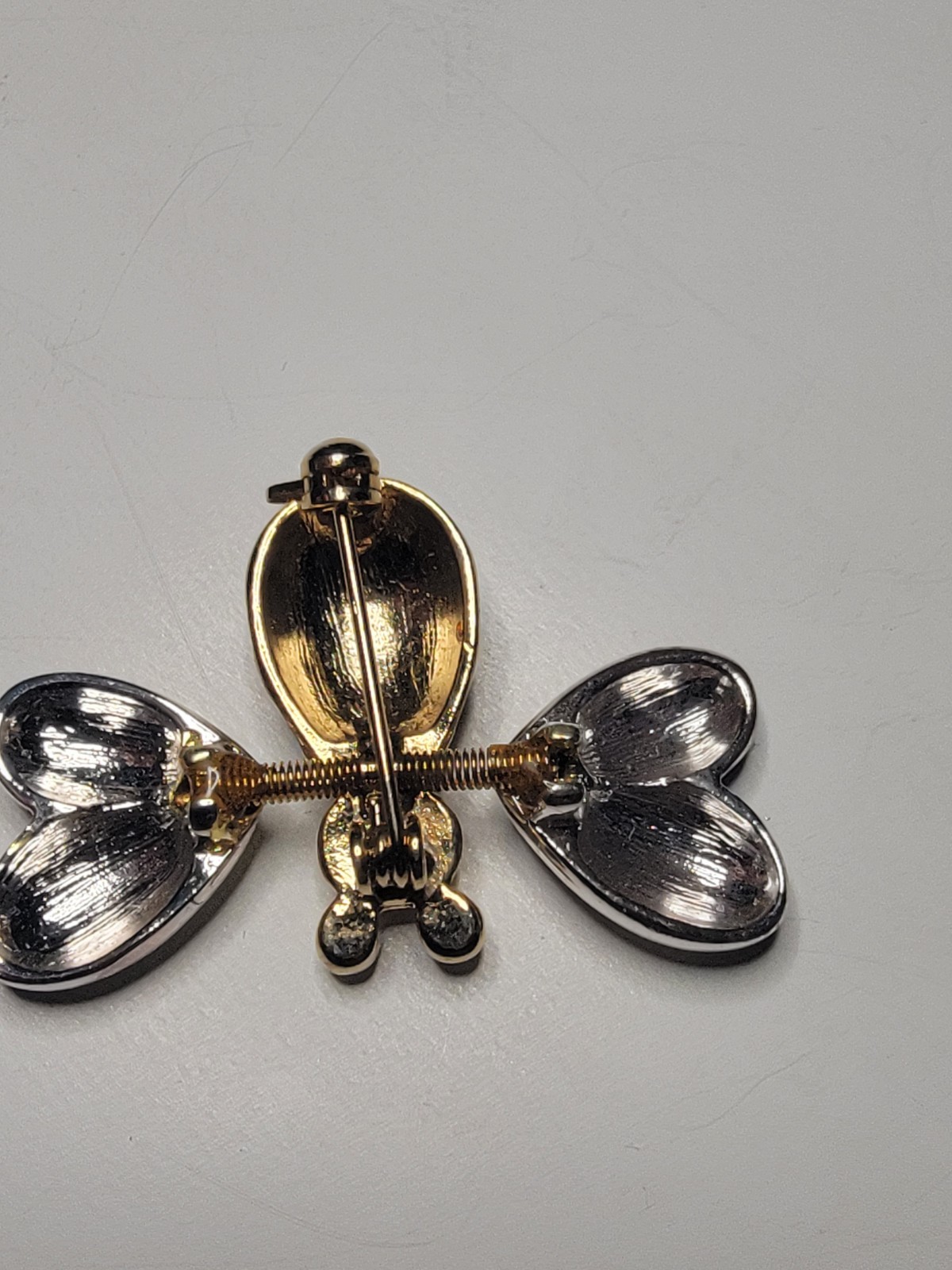 bee brooch