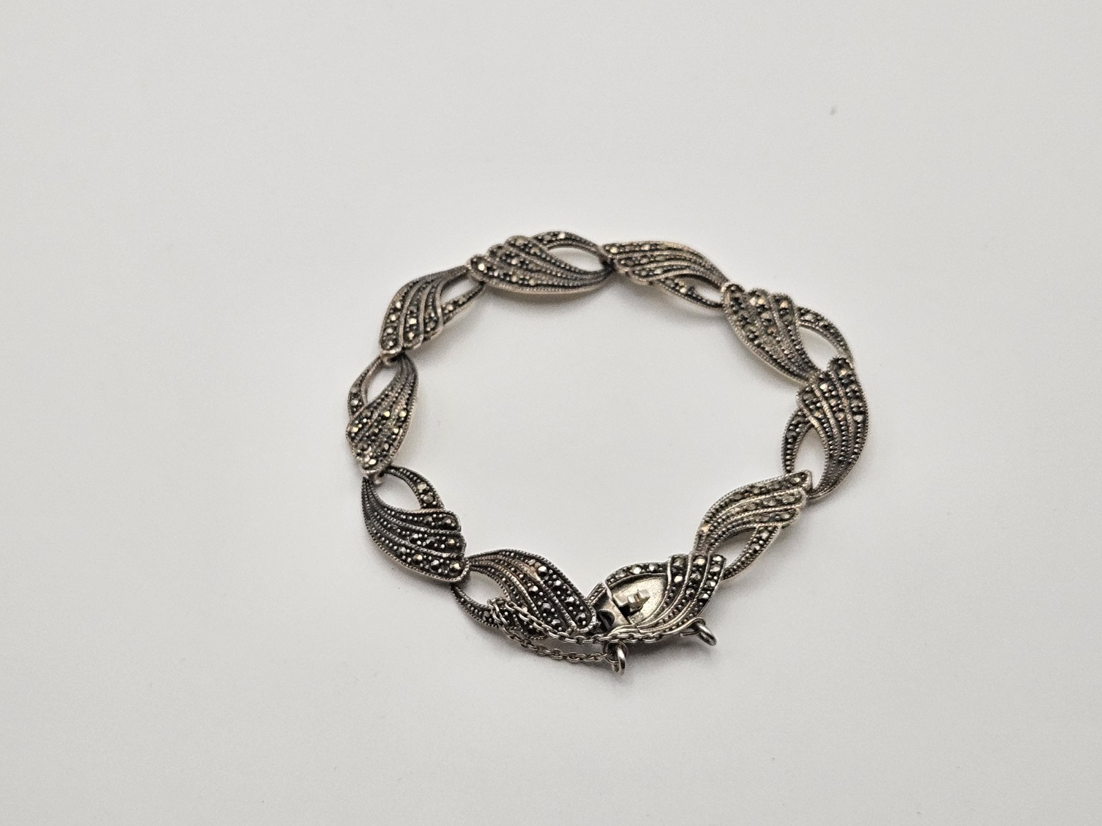 925 Vintage Marcasite Bracelet Size 7.25 Box Clasp With Safety Chain.