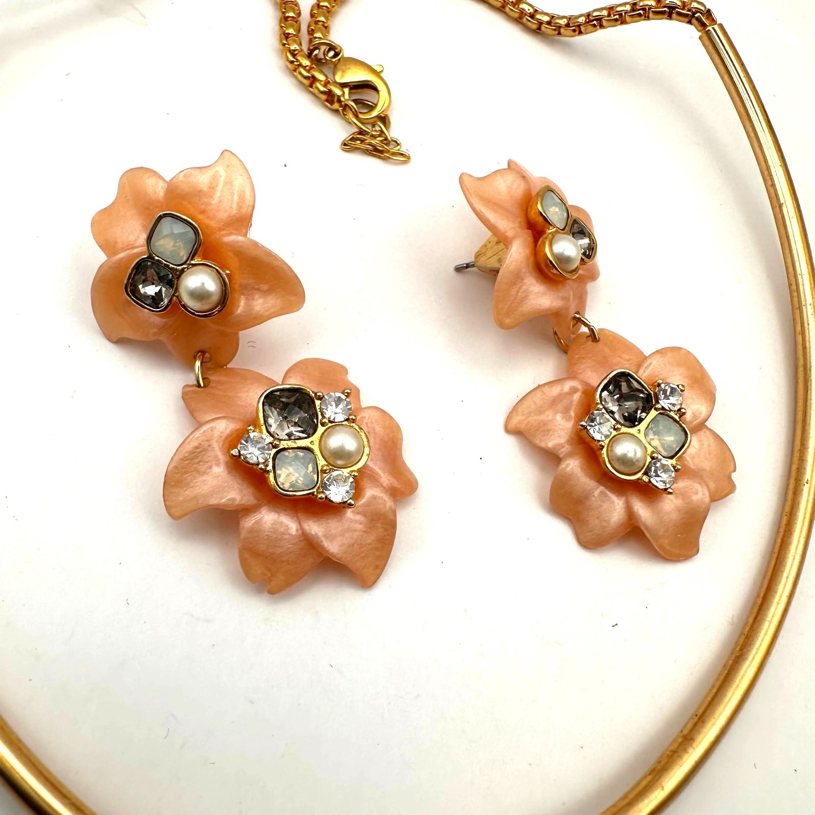 Vince Camuto Flower Necklace Set Earrings Jewelry Peach Gold Plated Jewelry