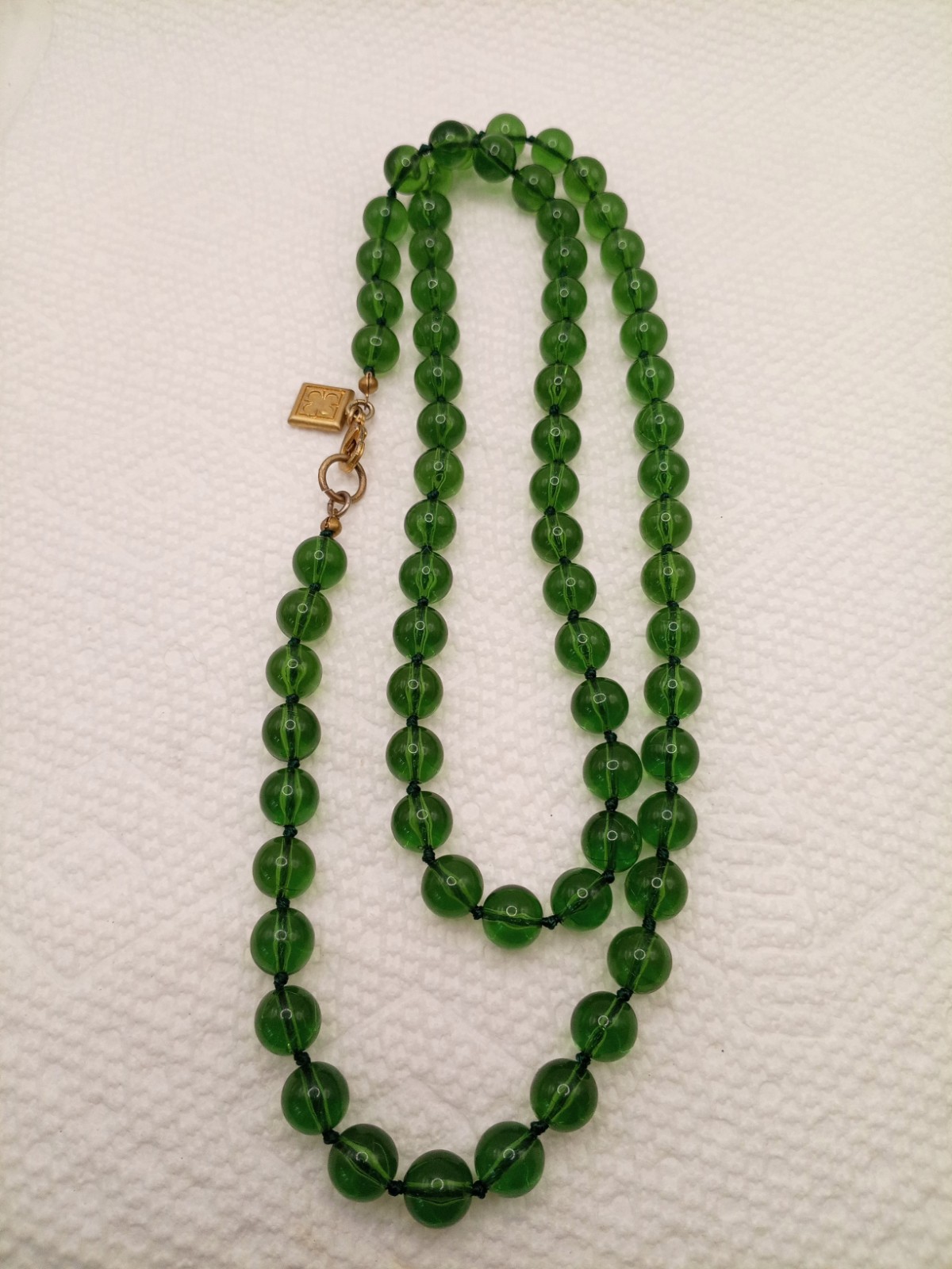 LIZ CLAIRBORNE Green Acrylic Bead Necklace 10mm Beads 32 Inches Long