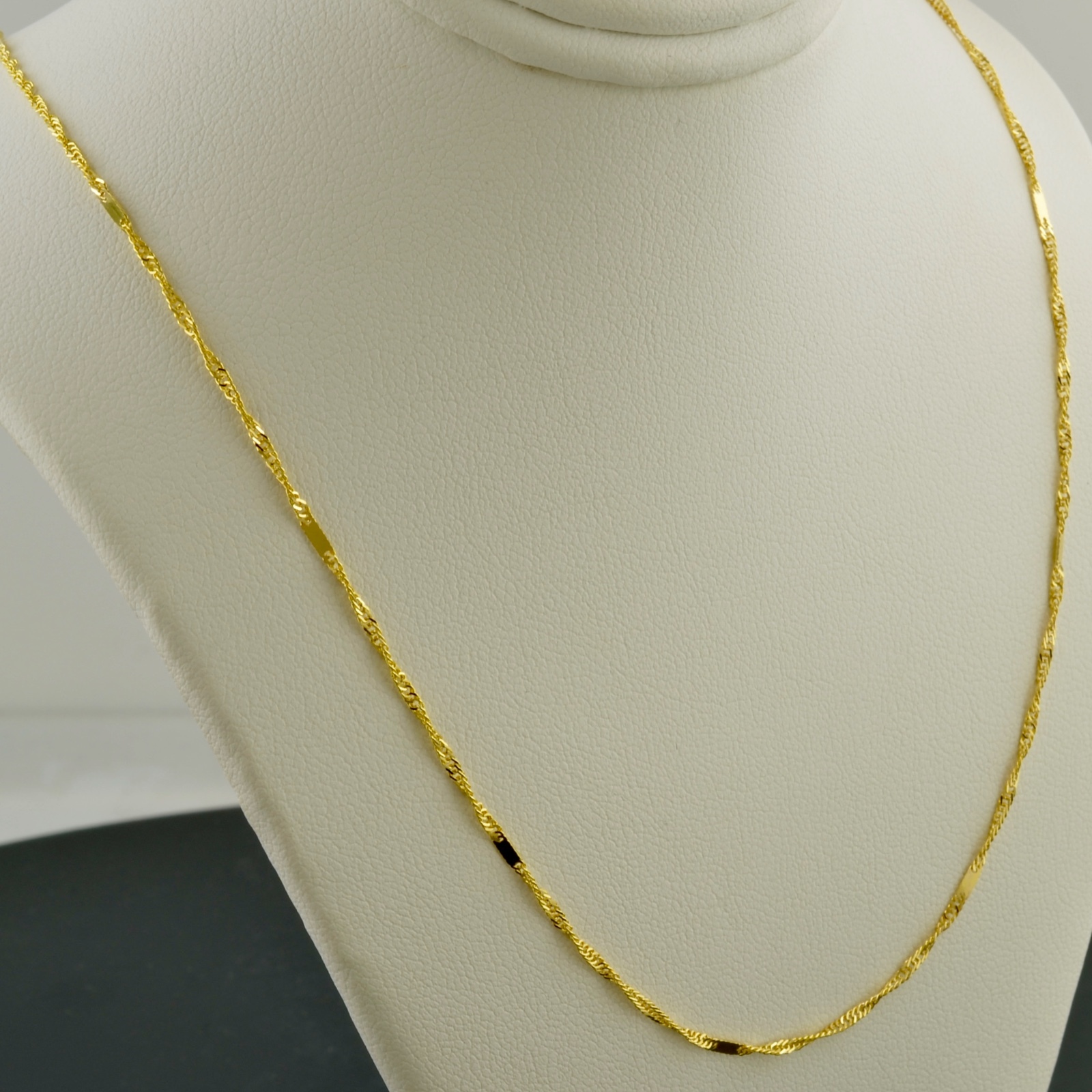 10K YELLOW GOLD TWISTED SINGAPORE PENDANT CHAIN NECKLACE W/OVAL PLAQUE STATIONS