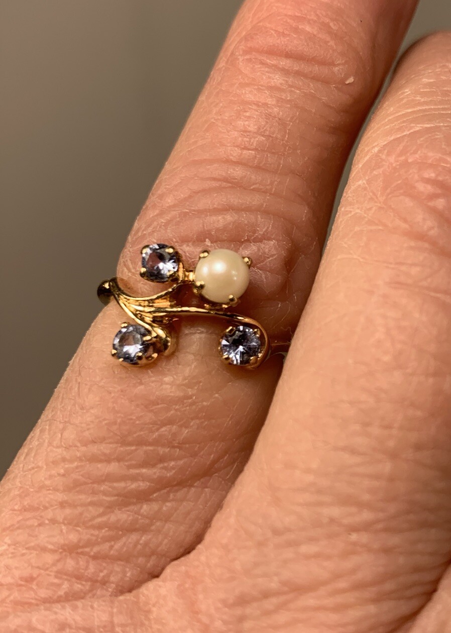 10k Yellow Gold Blue Topaz and 3 Pearl Ring Size 5 Stamped
