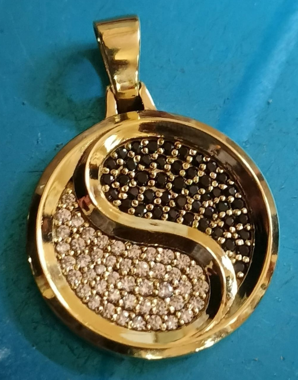 2.1ct Round Cut Simulated White & Black Diamond Pendant 14k Yellow Gold Plated