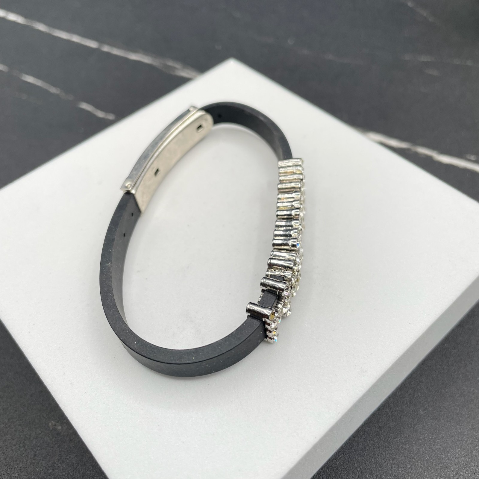 Y2K Silver-Tone Classic Rhinestone Rubber Slider Charm “HOTTIE” Buckle Bracelet