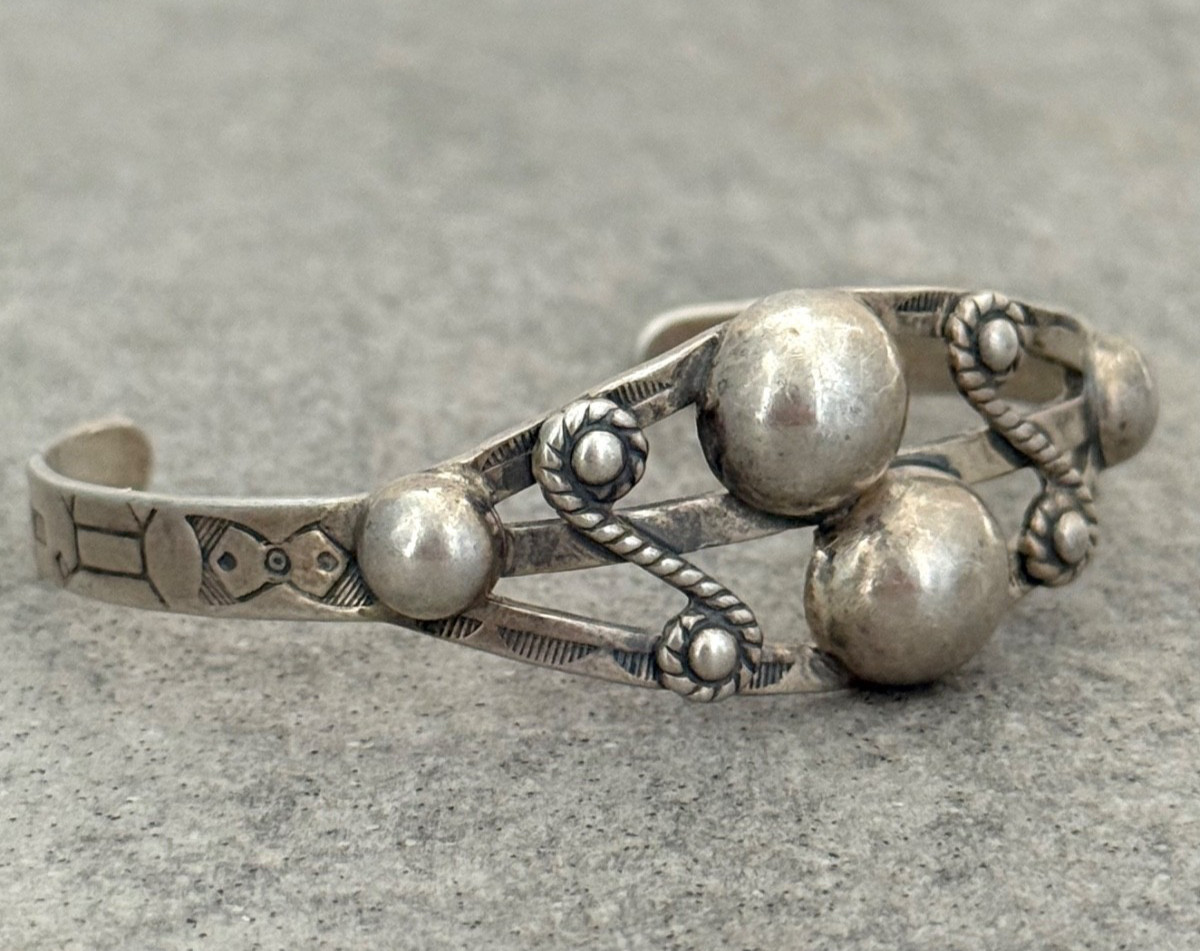Vintage FRED HARVEY ERA Navajo DOME CONCHO Sterling Silver Bracelet 6.75 in
