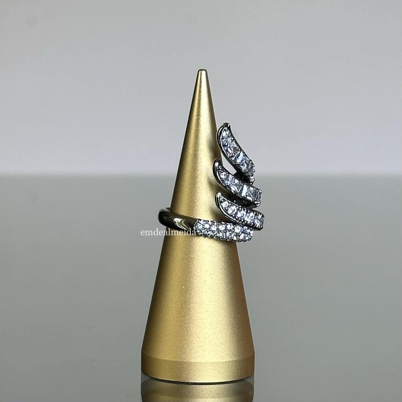 Swarovski Crystal Vienna Collection Swan Ring Ruthenium Plated 55 (US 7) 5709285
