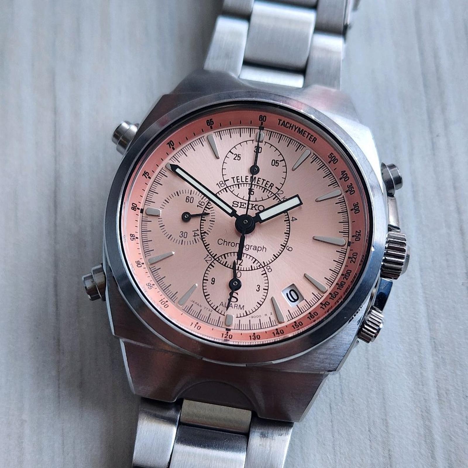 RARE Seiko SUS Chronograph Quartz SCFL017 7T32-9000 Salmon Dial Vintage Watch