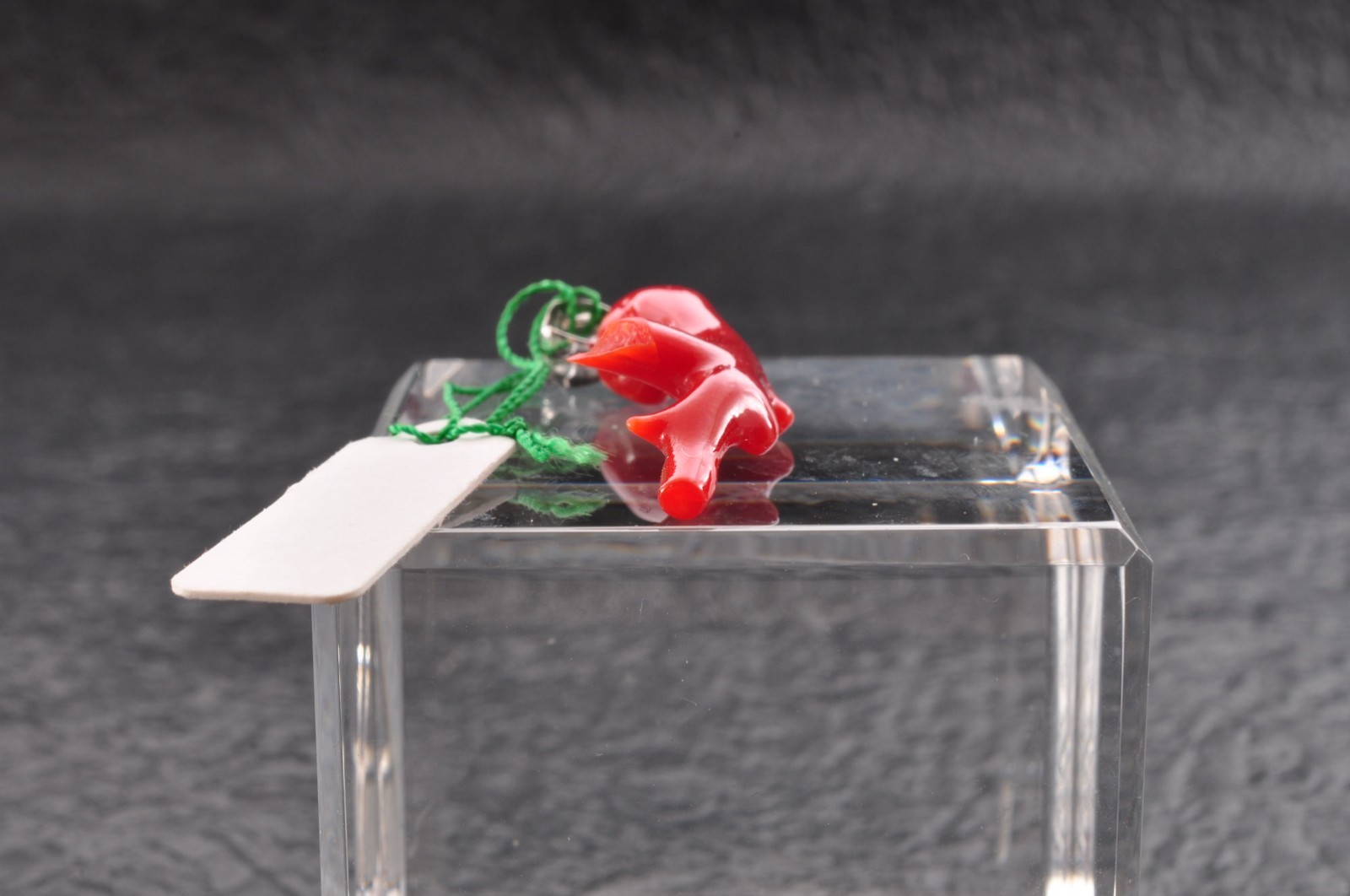 Certification, undyed Oxblood coral pendant top 14k white gold craps ( 6.5ct).