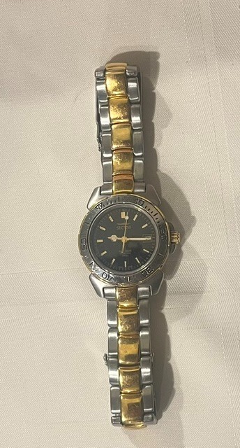 SECTOR ADV 4500 Women’s Swiss Made Date Quartz wristwatch