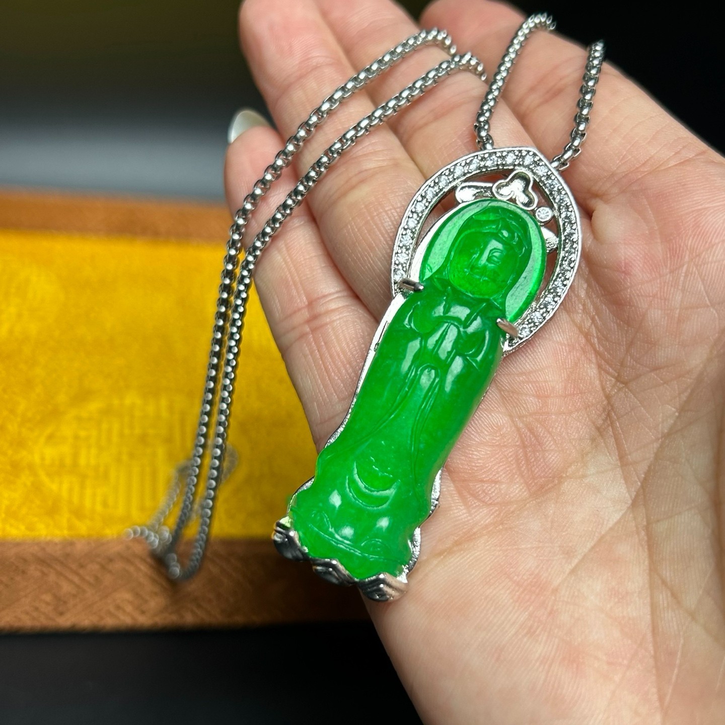 inlay Nature ice green Burmese Jade Jadeite carved Kwan-yin Pendant&Necklaces